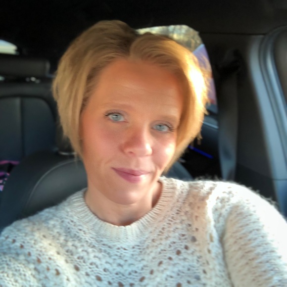 Meet your Posher, Nicole - Picture 1 of 1